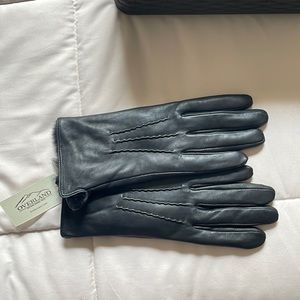 Black leather gloves with rabbit fur lining